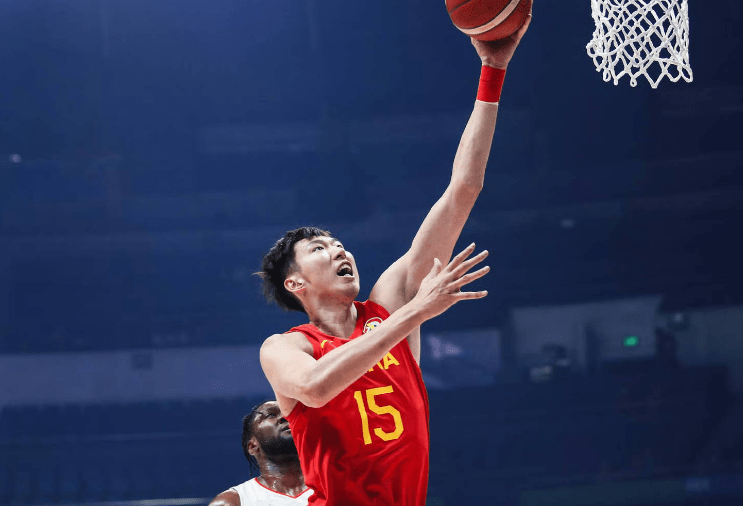 广东宏远迎法国杯关键赛，冲刺阶段绝杀压哨，话题不断，训练强度明显提升的简单介绍