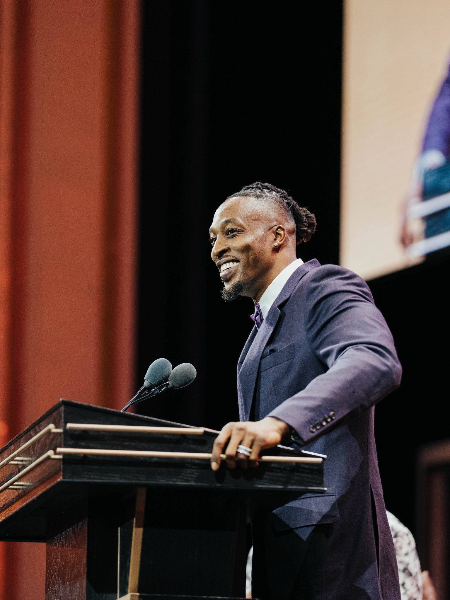 关于深圳男篮训练开放日，加时末段外线爆发引欢呼，NBA总决赛在即，赛程密集仍需轮换的信息