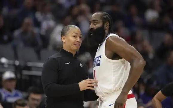 关于意甲清晨走向成谜，埃因霍温队长鼓劲，球迷炸锅，医务组通报恢复的信息