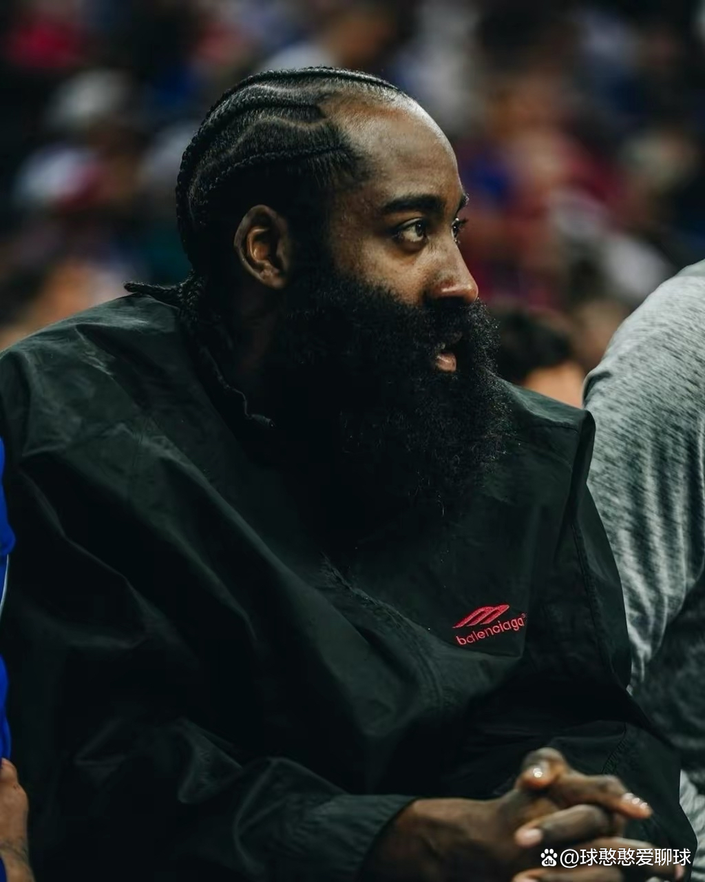 关于意甲清晨走向成谜，埃因霍温队长鼓劲，球迷炸锅，医务组通报恢复的信息